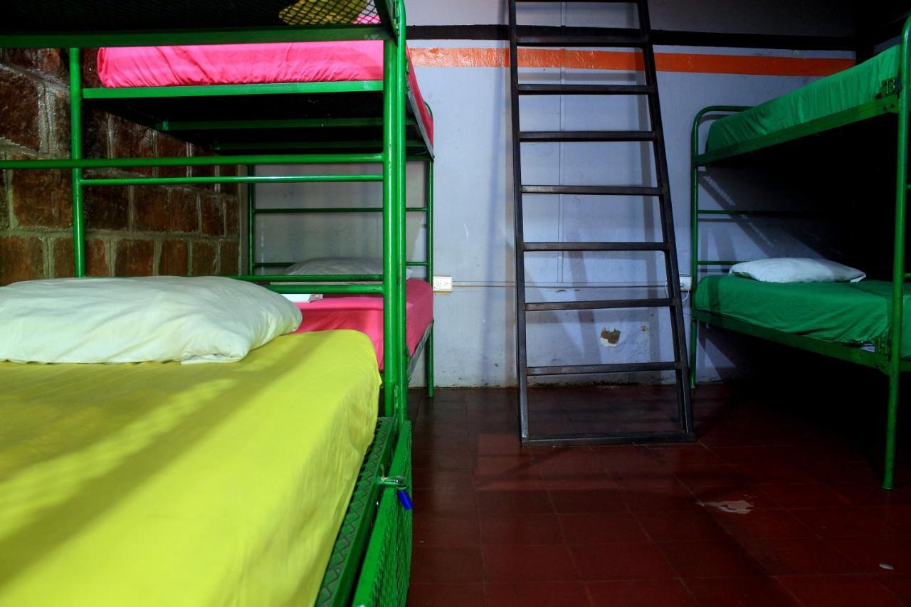 Bigfoot Hostel Leon Exterior photo